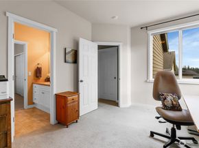 17021 Parkside Way SE, Renton WA 98058