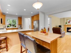 17021 Parkside Way SE, Renton WA 98058
