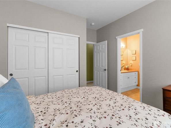 17021 Parkside Way SE, Renton WA 98058