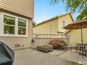17021 Parkside Way SE, Renton WA 98058
