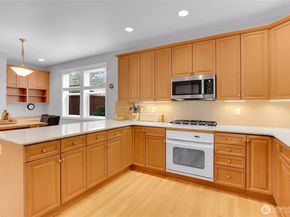 17021 Parkside Way SE, Renton WA 98058