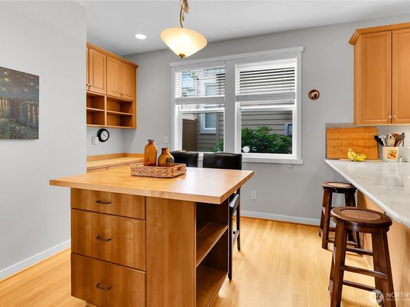 17021 Parkside Way SE, Renton WA 98058