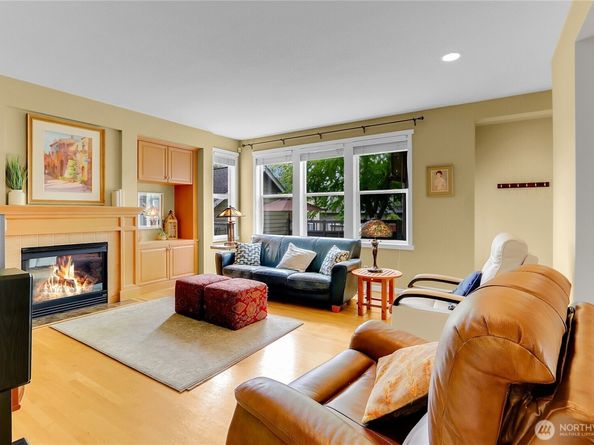 17021 Parkside Way SE, Renton WA 98058