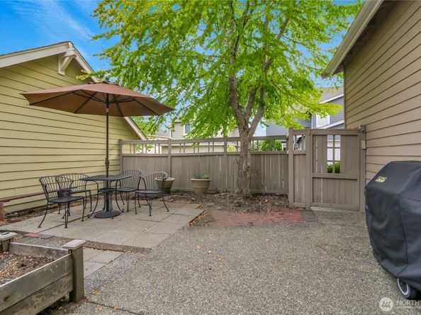 17021 Parkside Way SE, Renton WA 98058