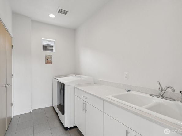 5956 38th Avenue SW, Seattle WA 98126