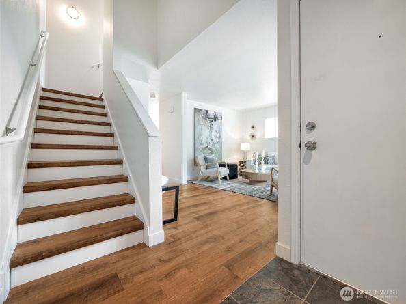6736 29th Avenue S, Seattle WA 98108