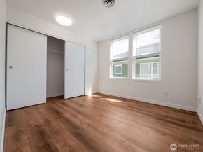 6736 29th Avenue S, Seattle WA 98108