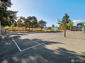 6736 29th Avenue S, Seattle WA 98108