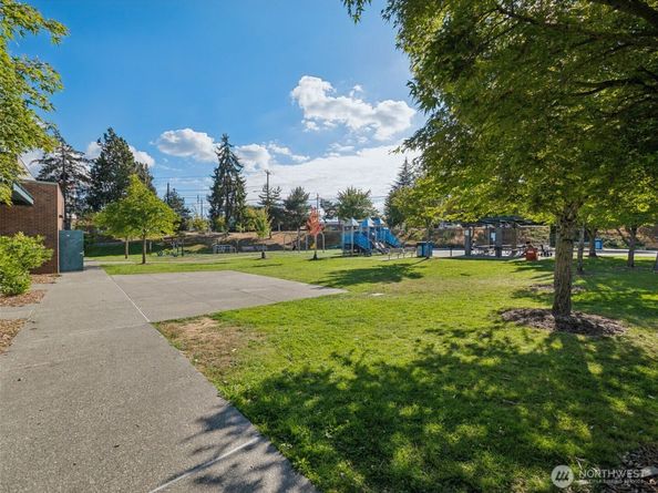 6736 29th Avenue S, Seattle WA 98108