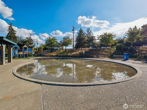 6736 29th Avenue S, Seattle WA 98108