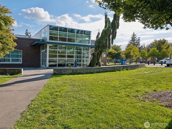 6736 29th Avenue S, Seattle WA 98108
