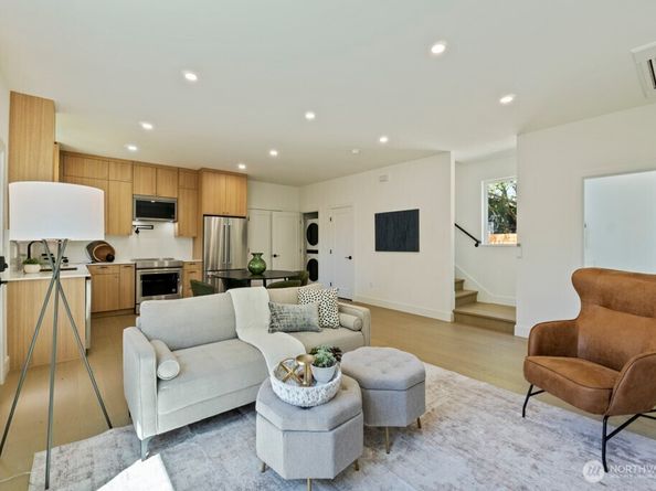 12046 5th Avenue NE, Seattle WA 98125