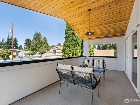 12046 5th Avenue NE, Seattle WA 98125