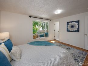 12822 NE 68th Street, Kirkland WA 98033