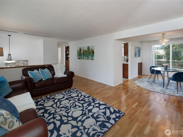 12822 NE 68th Street, Kirkland WA 98033