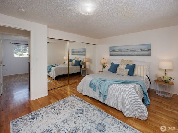 12822 NE 68th Street, Kirkland WA 98033
