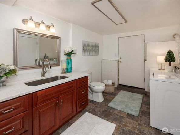 12822 NE 68th Street, Kirkland WA 98033