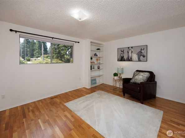 12822 NE 68th Street, Kirkland WA 98033