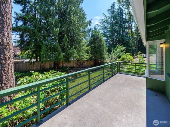 12822 NE 68th Street, Kirkland WA 98033