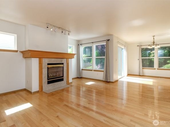 34524 SE Linden Loop, Snoqualmie WA 98065