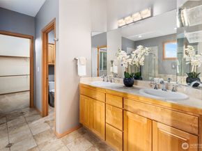 8233 NE 163rd Place, Kenmore WA 98028
