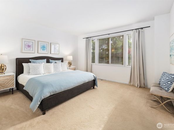 8233 NE 163rd Place, Kenmore WA 98028