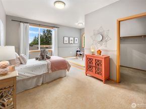 8233 NE 163rd Place, Kenmore WA 98028