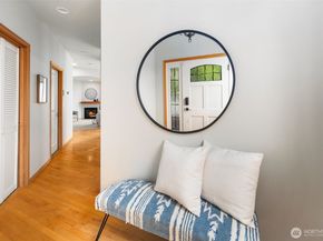 8233 NE 163rd Place, Kenmore WA 98028