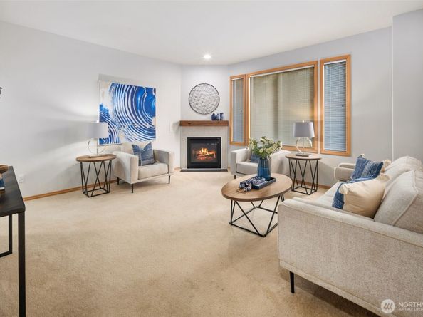 8233 NE 163rd Place, Kenmore WA 98028
