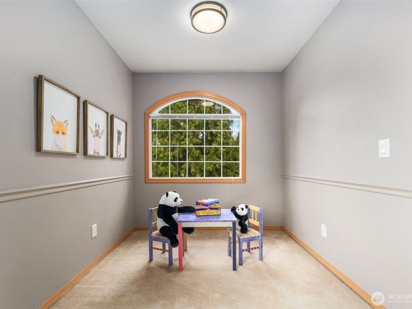 8233 NE 163rd Place, Kenmore WA 98028