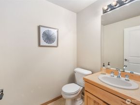 8233 NE 163rd Place, Kenmore WA 98028