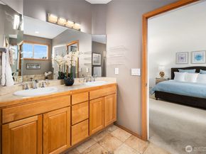 8233 NE 163rd Place, Kenmore WA 98028