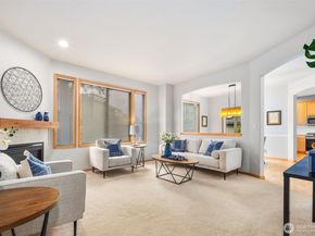 8233 NE 163rd Place, Kenmore WA 98028