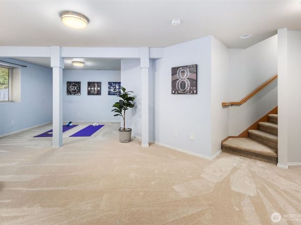 8233 NE 163rd Place, Kenmore WA 98028