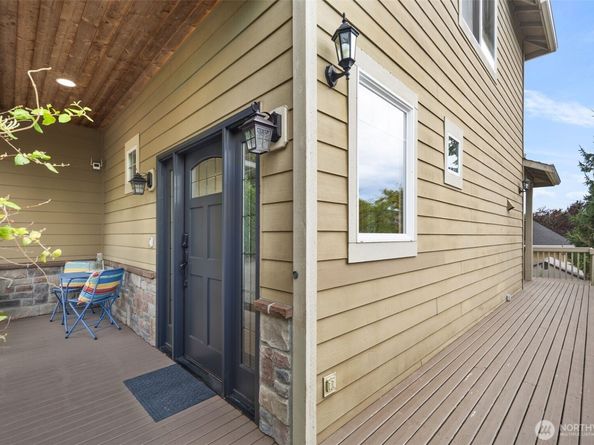 8233 NE 163rd Place, Kenmore WA 98028