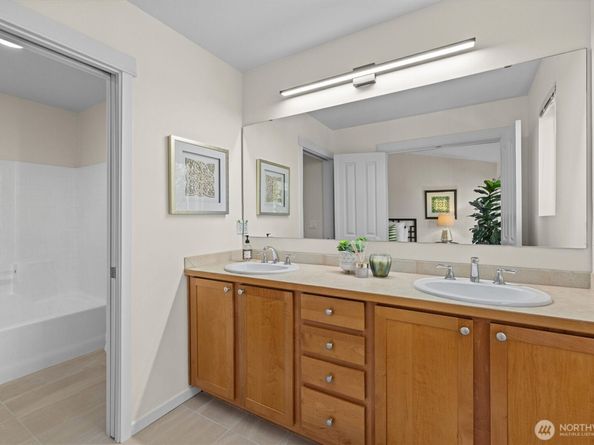 5541 Lakemont Boulevard SE 805, Bellevue WA 98006