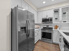 5541 Lakemont Boulevard SE 805, Bellevue WA 98006