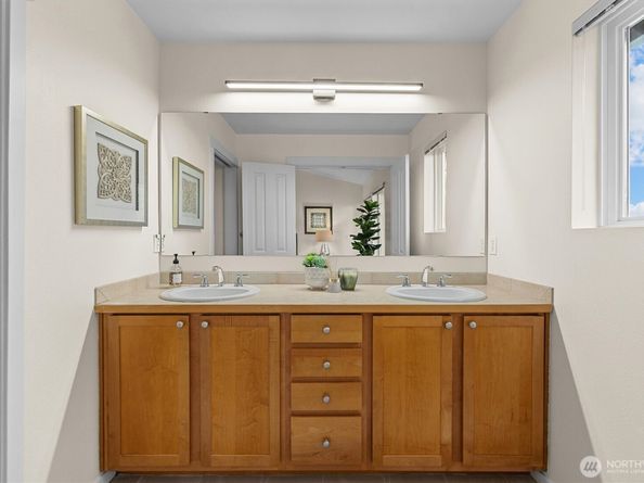 5541 Lakemont Boulevard SE 805, Bellevue WA 98006
