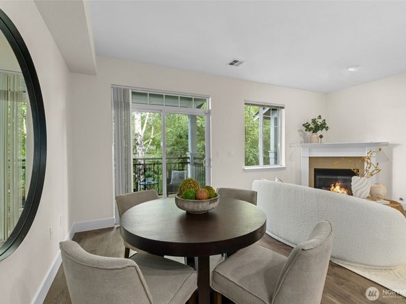 5541 Lakemont Boulevard SE 805, Bellevue WA 98006
