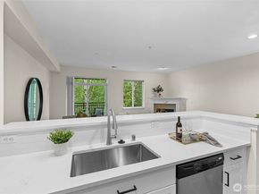 5541 Lakemont Boulevard SE 805, Bellevue WA 98006