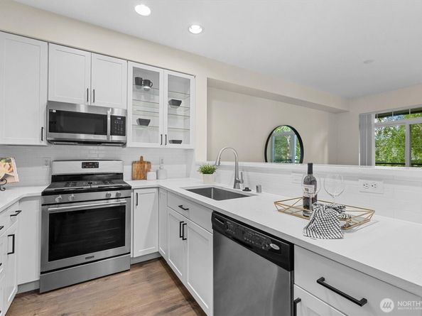 5541 Lakemont Boulevard SE 805, Bellevue WA 98006