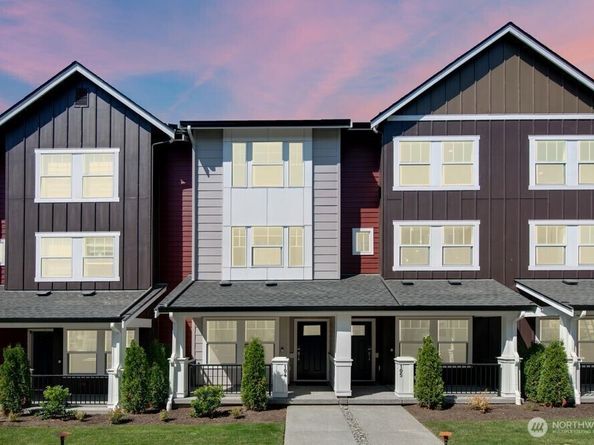 19244 NE 69th Circle 105, Redmond WA 98052