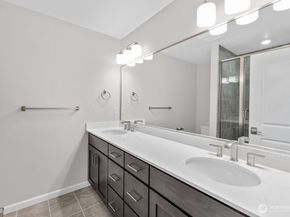 19244 NE 69th Circle 105, Redmond WA 98052