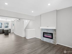 19244 NE 69th Circle 105, Redmond WA 98052