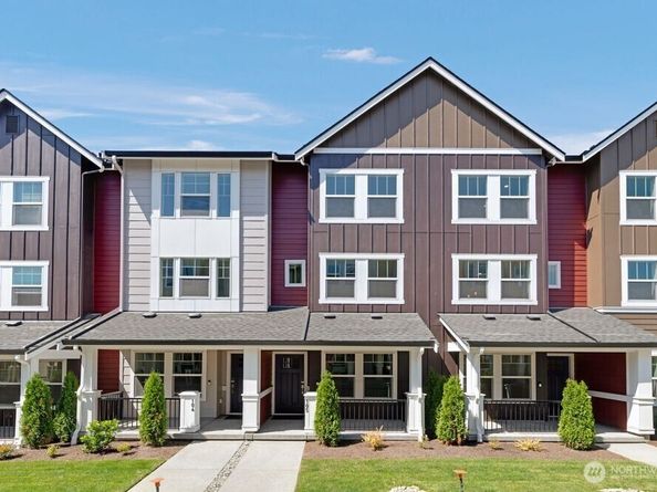 19244 NE 69th Circle 105, Redmond WA 98052
