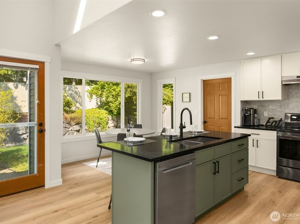 25610 SE 41st Street, Sammamish WA 98029
