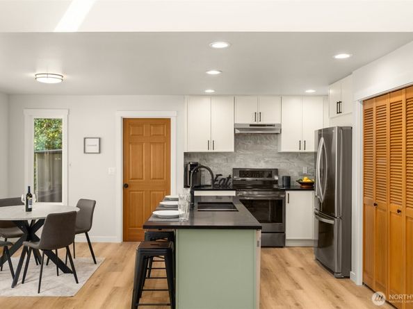 25610 SE 41st Street, Sammamish WA 98029