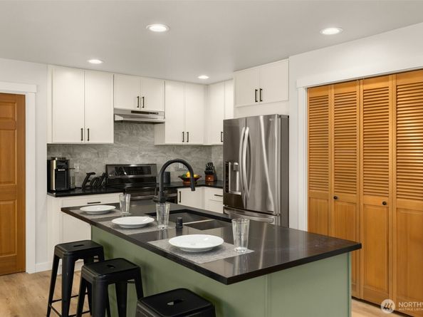 25610 SE 41st Street, Sammamish WA 98029