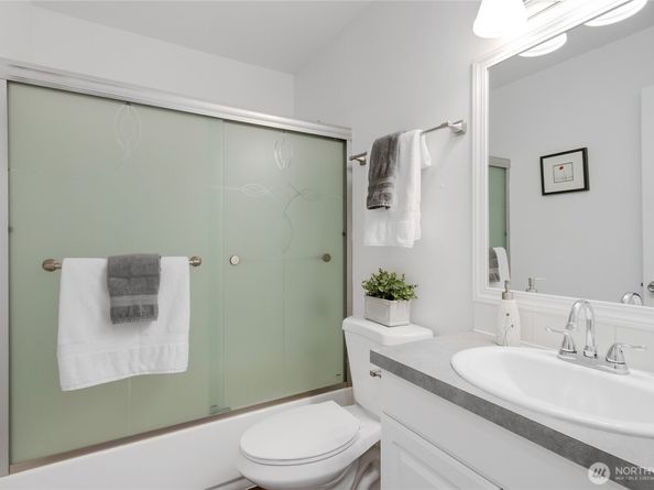 23605 112th Avenue SE B204, Kent WA 98031