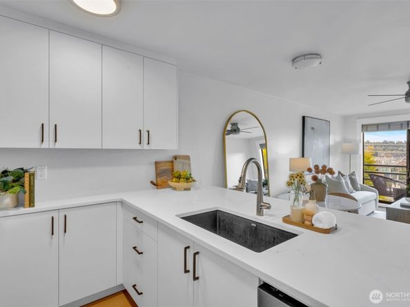 3401 Wallingford Avenue N 405, Seattle WA 98103